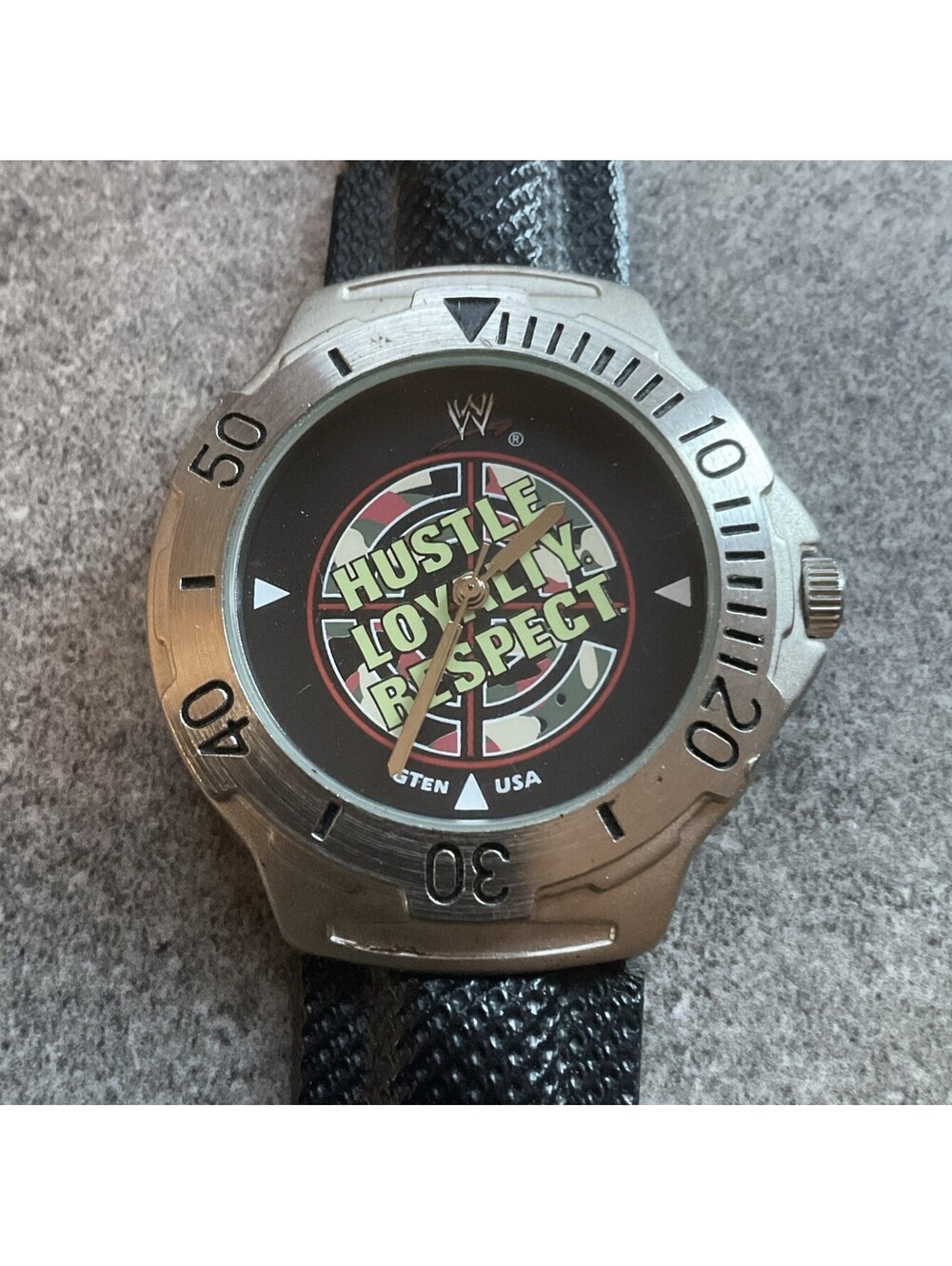 WWE Hustle Loyalty Respect Mens Watch 39mm Silver Tone Case Black Logo Dial A5